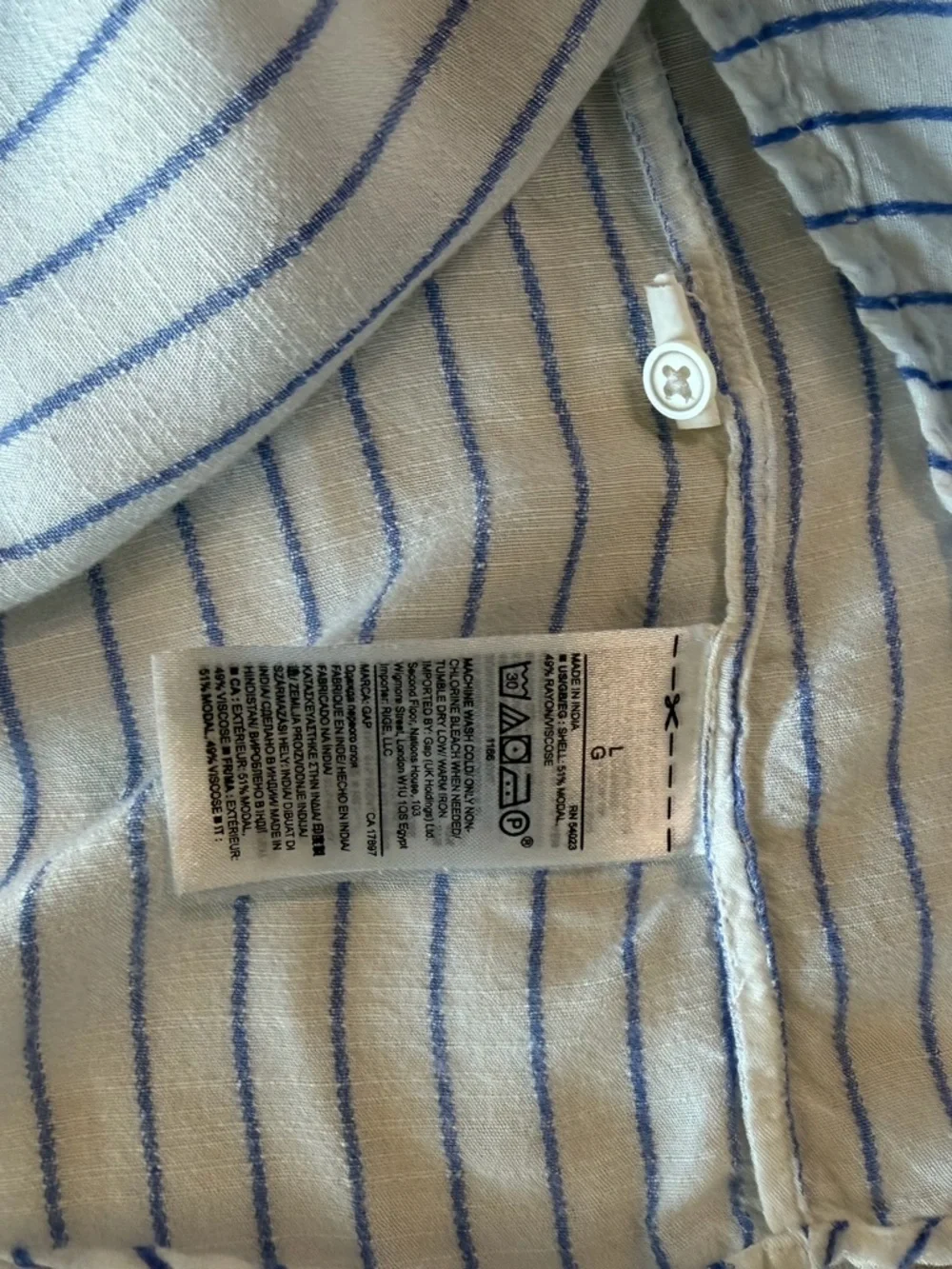 GAP Relaxed Split-Neck Shirred Blouse, Size Large - Picture 9 of 9